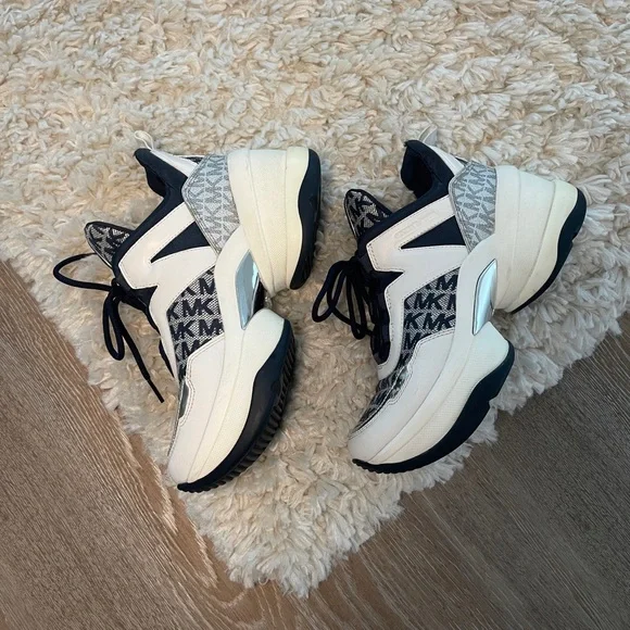 Michael Kors Olympia Monogram Sneakers. Women’s size 7 - Picture 3 of 7